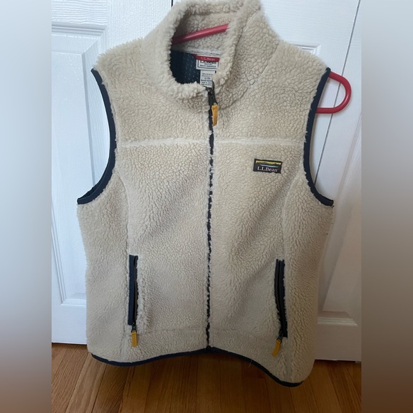L.L. Bean Jackets & Blazers - NWOT LL bean mountain pile fleece vest sz L